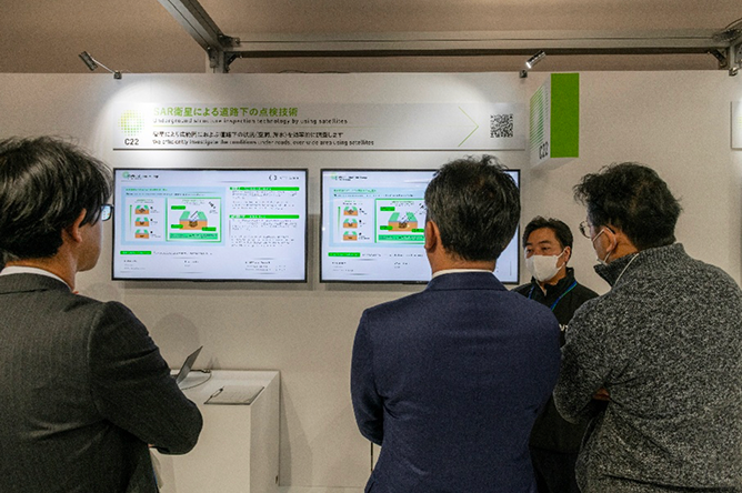 SAR衛星による道路下の点検技術