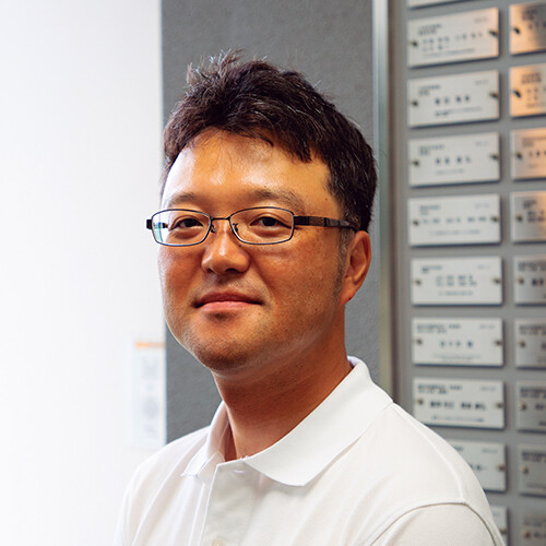 東　浩司