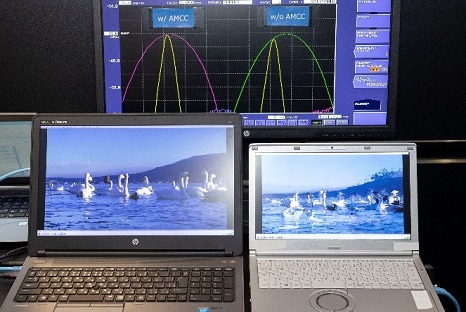 Fig23：Comparison of Video Distribution with (Left) and without AMCC; It is visually shown that the video quality is unstable without AMCC while it is stable with AMCC