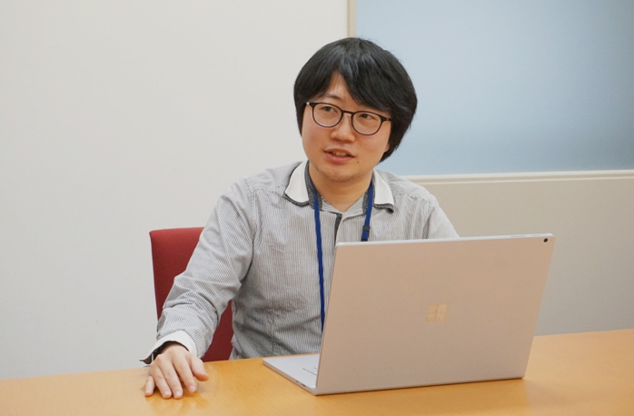 インタビューの様子
