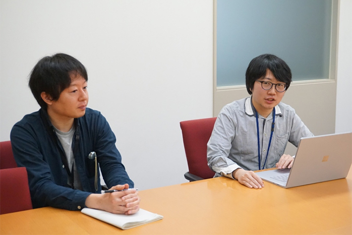 インタビューの様子
