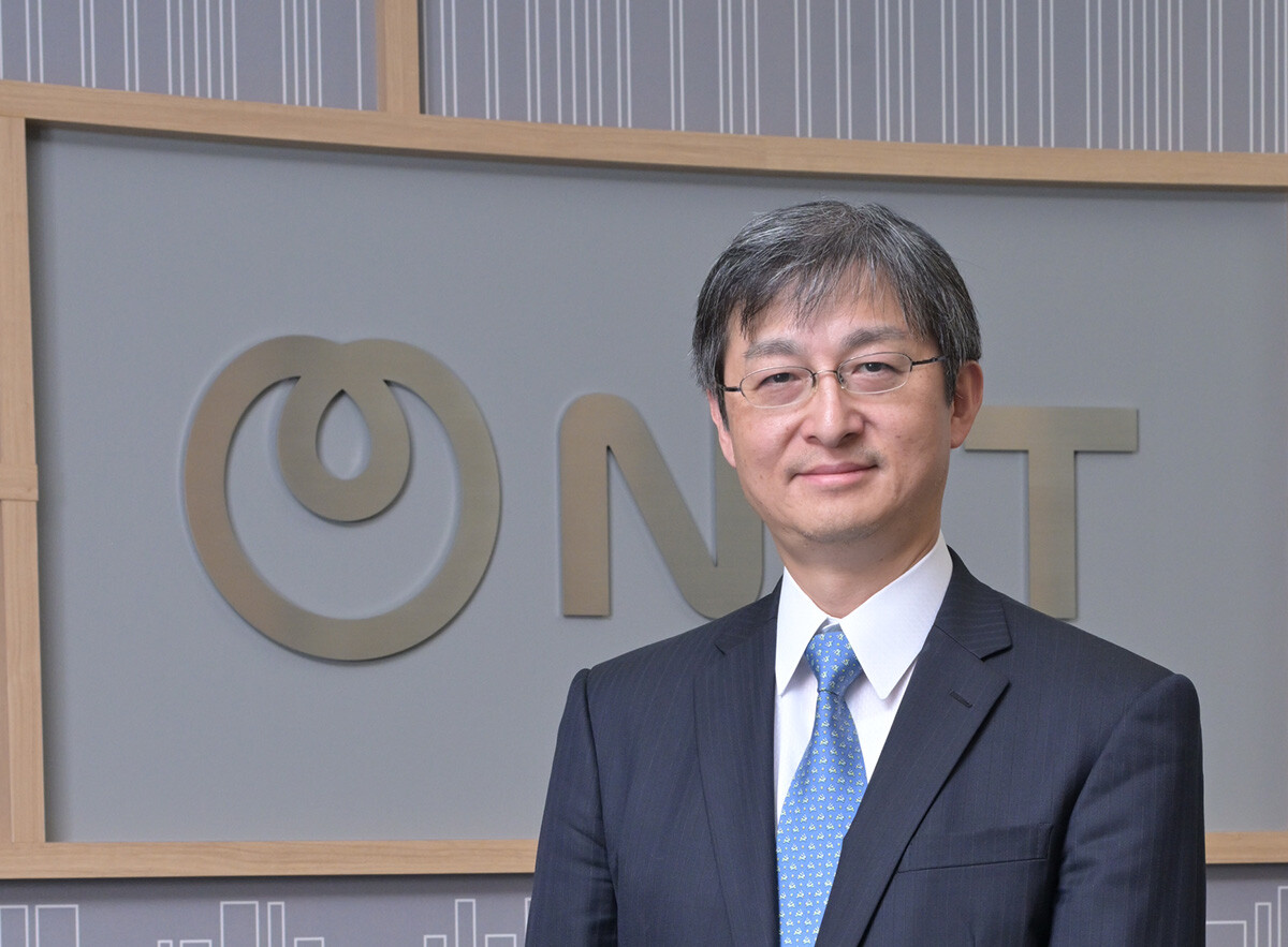 物性科学基礎研究所 所長 小栗克弥