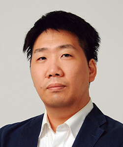 Yasunari Suzuki