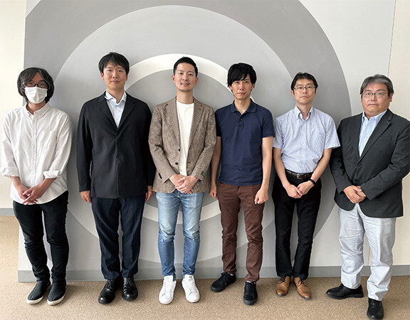 （左から）東　信博／小野　孝太郎／鍔木　拓磨／河野　太一／東條　琢也／桑原　健