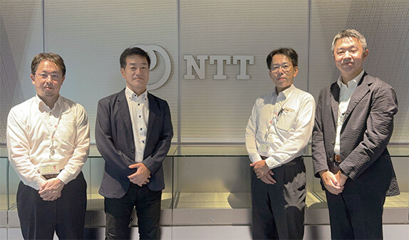 （左から）岡崎　秀一／深江　誠司／大矢根　秀彦／堤　敏昭